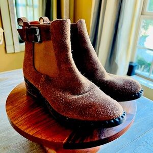 Gentle Souls Chelsea Suede boots, saddle brown. Women size 5.5